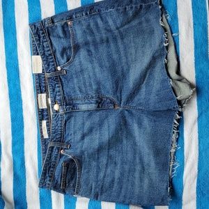 UNIVERSAL THREAD SIZE 22W MIDI JEAN SHORTS